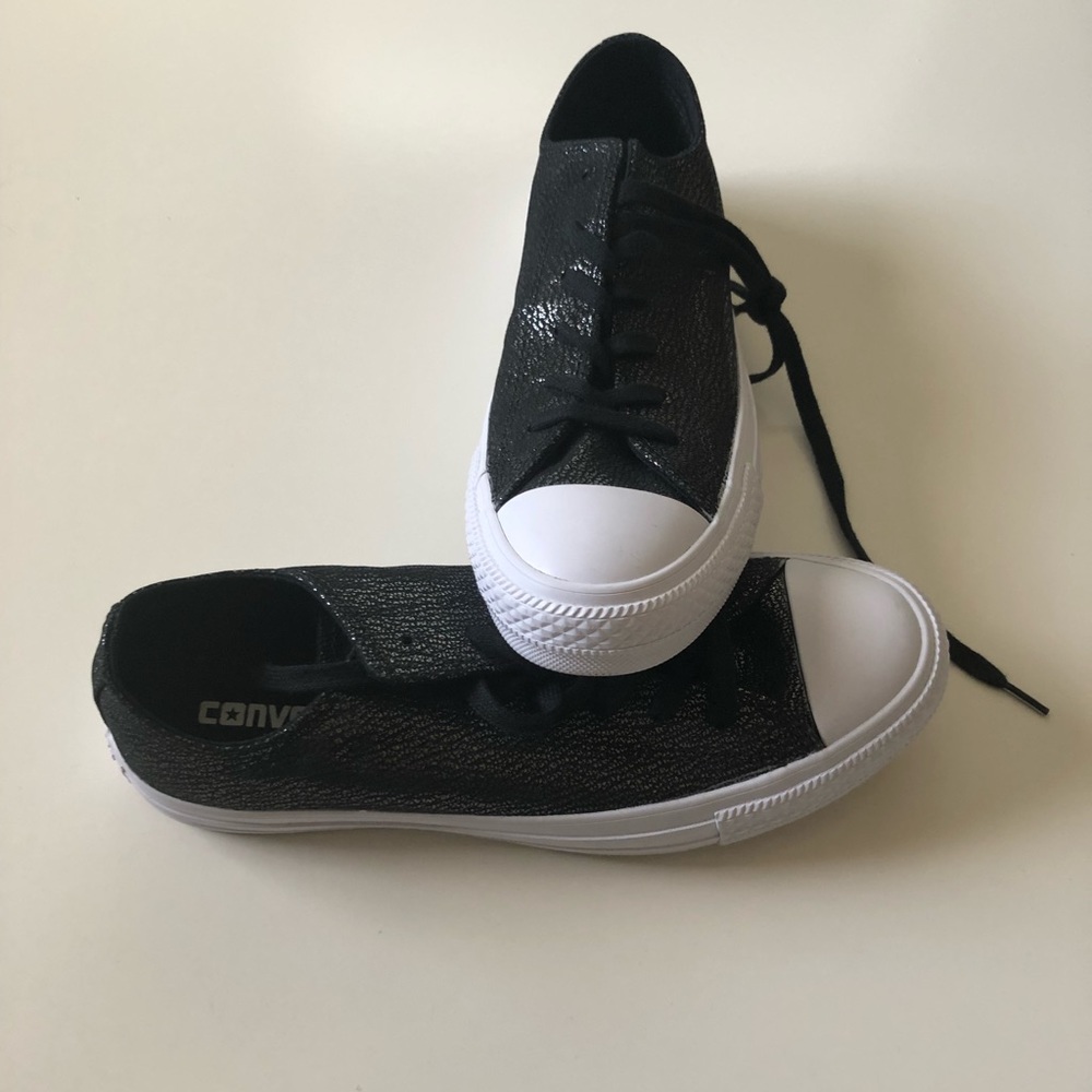 Converse Tennis Shoes